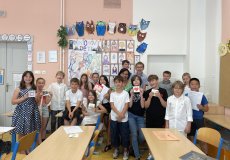 Rozlučková fotka s paní asistentkou Rozlučková fotka s paní asistentkou